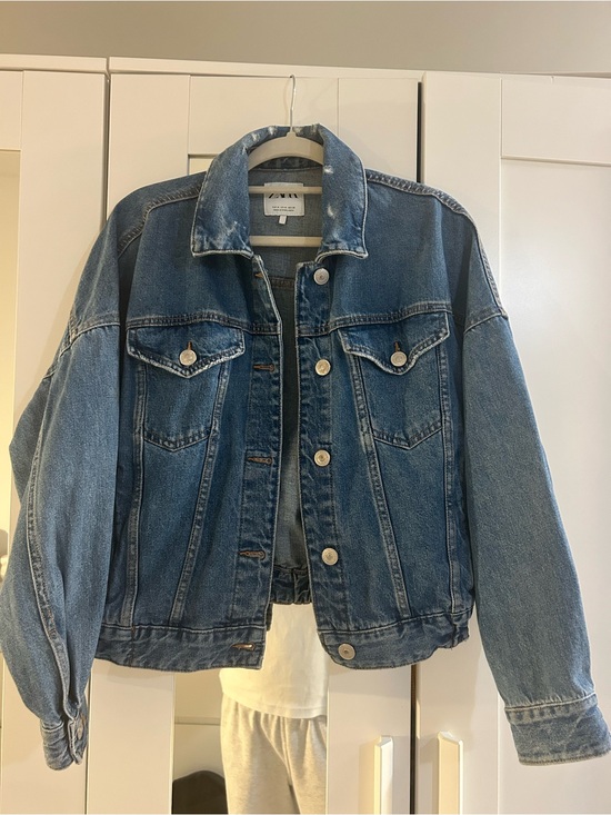 Zara Jackets & Blazers - Zara Medium Blue Denim Trucker Jacket - Women